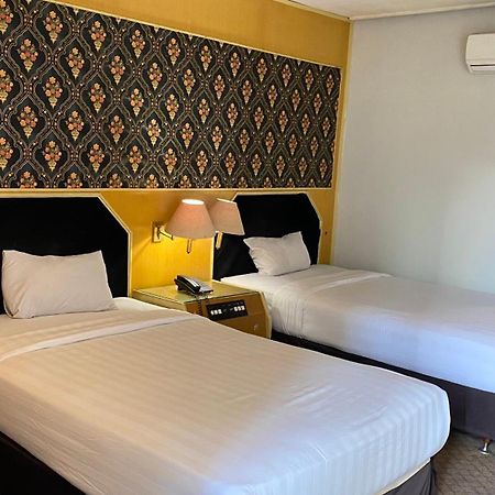 Mas Graha Hotel Pekanbaru Bagian luar foto