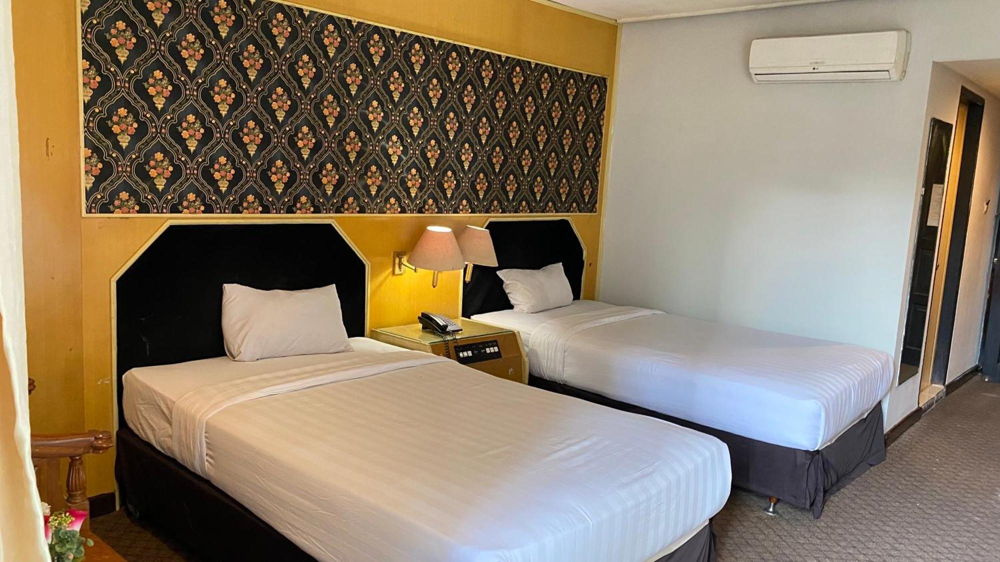 Mas Graha Hotel Pekanbaru Bagian luar foto