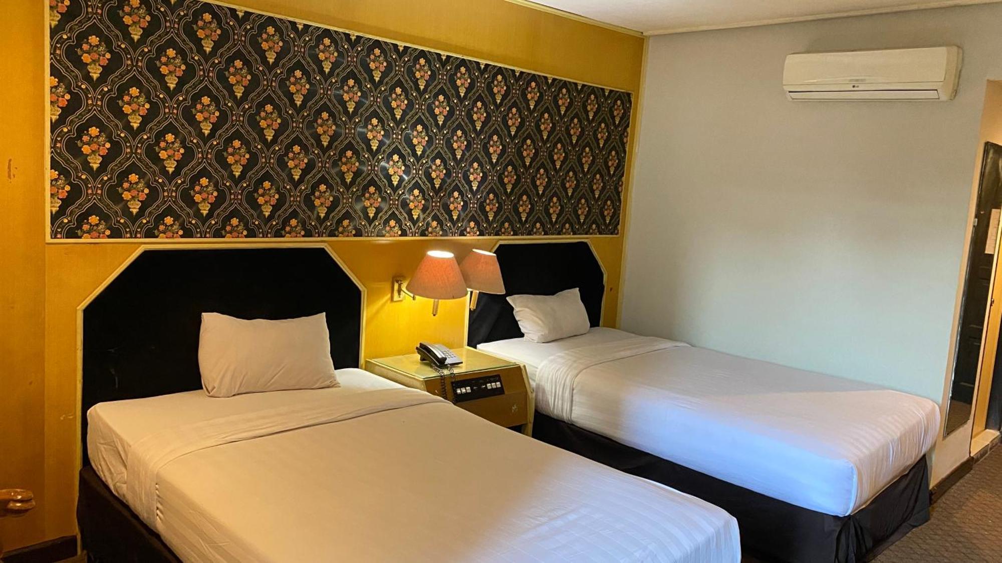 Mas Graha Hotel Pekanbaru Bagian luar foto